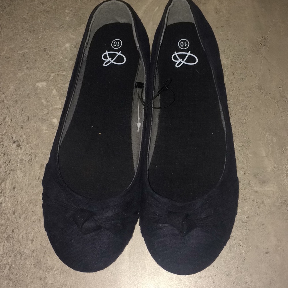 BOGO NWOT-Ladies 10 Black Flats w Knot Detail.
